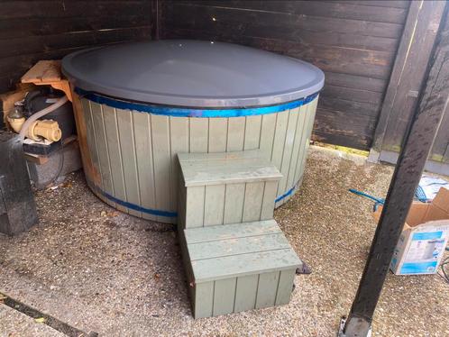 Hottub hout gestookt, Tuin en Terras, Bubbelbaden en Hottubs, Zo goed als nieuw, Ophalen