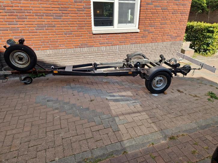 Trailer 750kg Nieuwe as. 5m x 1.55m lichtbak uitschuifbaar, Watersport en Boten, Bootonderdelen, Zo goed als nieuw, Ophalen