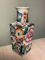Chinees porseleinen mille fleur vaasje, gemerkt, Antiek en Kunst, Ophalen of Verzenden