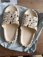 Snoopy badslippers maat 37, Ophalen, Zo goed als nieuw, Sneakers of Gympen