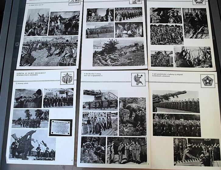 ​Poster map Leger Warschaupact Hongarije 32 stuks 69 cent, Antiek en Kunst, Curiosa en Brocante, Ophalen of Verzenden