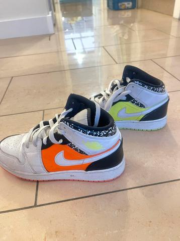 Air Jordan Neon maat 38 beschikbaar voor biedingen