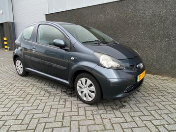 Toyota Aygo 1.0 12V Vvt-i 3DRS MMT 2007 Grijs beschikbaar voor biedingen