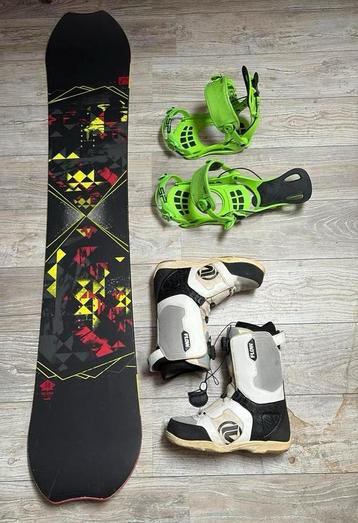 Snowboard set beschikbaar voor biedingen