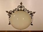 Plafondlamp smeedijzer en melkglazen kap doorsnee 44,5 cm, Ophalen of Verzenden, Gebruikt, Glas