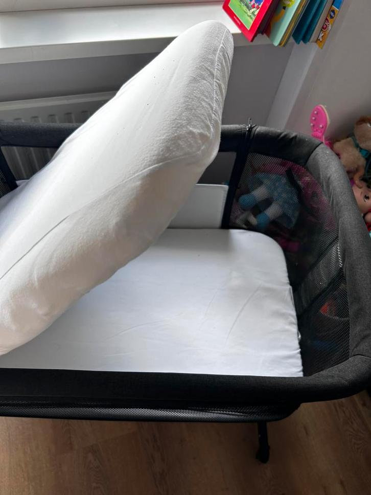 Novi baby kyan Co sleeper donkergrijs zwart, Kinderen en Baby's, Babywiegjes en Ledikanten, Zo goed als nieuw, Wieg, Ophalen of Verzenden