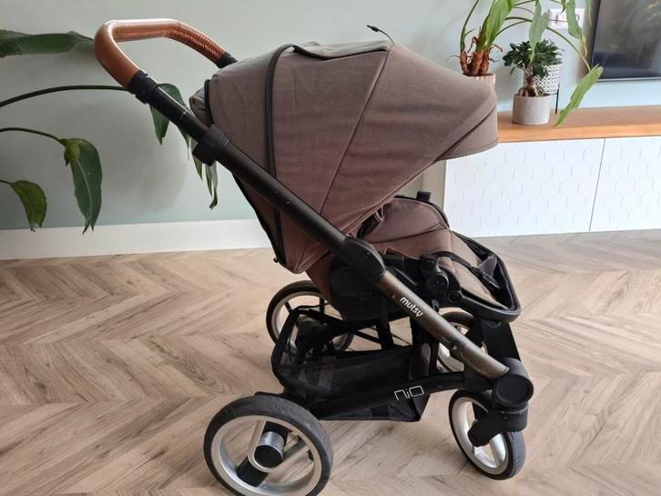 Mutsy Nio sea green met zwart frame, Kinderen en Baby's, Buggy's, Zo goed als nieuw, Overige merken, Regenhoes, Verstelbare rugleuning