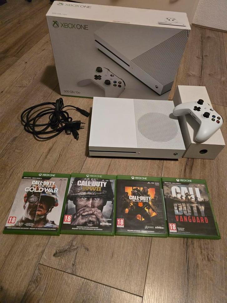 XBOX ONE S 500 GB + Call of Duty games, Spelcomputers en Games, Spelcomputers | Xbox One, Zo goed als nieuw, 500 GB, Met 1 controller