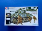Tamiya	35251	US M4A3 Sherman 105mm Howitzer w/ aber  1/35, Hobby en Vrije tijd, Modelbouw | Auto's en Voertuigen, Tank, 1:32 tot 1:50