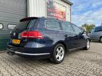 Volkswagen Passat Automaat BlueMotion APK DEALER CAR 1400KG, Auto's, Volkswagen, Euro 5, Stof, Gebruikt, Zwart