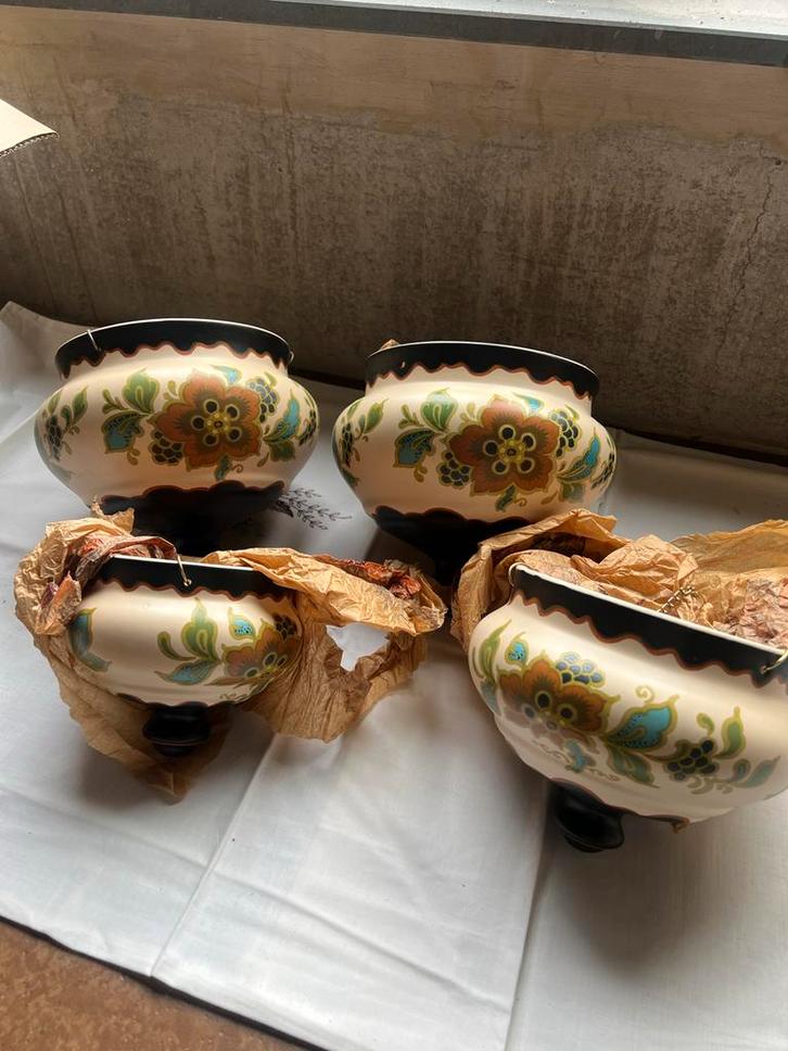 Plateel Gouda Modica Hangpot 4 stuks, Huis en Inrichting, Woonaccessoires | Schalen en Manden, Gebruikt, Mand, Rond, Steen of Aardewerk