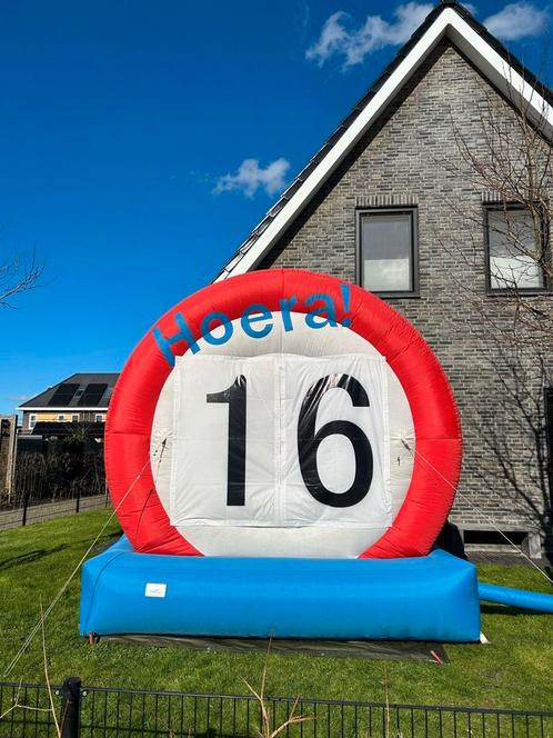 Opblaasbaar verkeersbord te huur | Stiens, Friesland, Hobby en Vrije tijd, Feestartikelen | Verhuur, Zo goed als nieuw, Ophalen