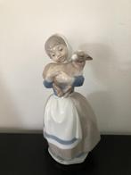 NAO Lladro meisje met schaapje (Reyshof), Antiek en Kunst, Antiek | Porselein, Ophalen of Verzenden