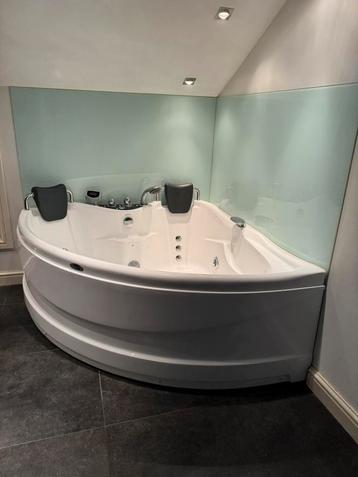 Luxe Oceana jacuzzi / bubbelbad / hoekbad beschikbaar voor biedingen
