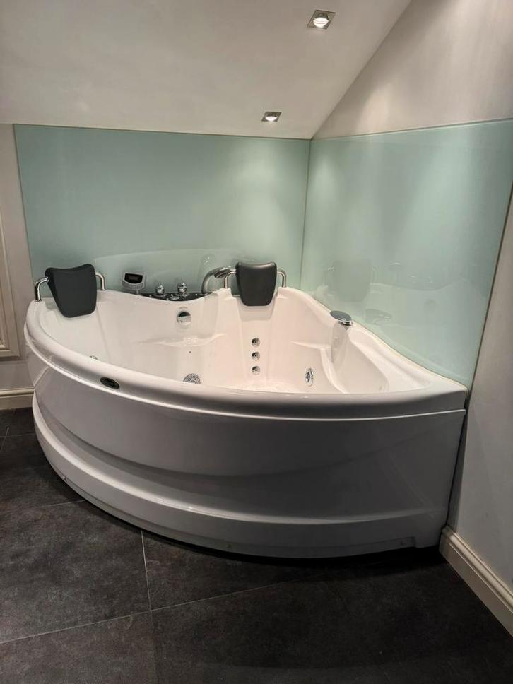 Luxe Oceana jacuzzi / bubbelbad / hoekbad, Doe-het-zelf en Verbouw, Sanitair, Gebruikt, Bad, Ophalen