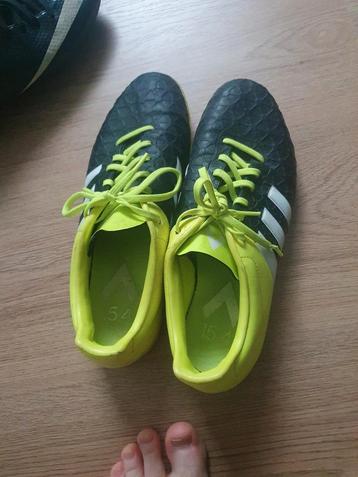 Kunstgrasveld schoenen adidas beschikbaar voor biedingen
