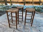 Houten barkrukken met rieten zitting 3 stuks, Huis en Inrichting, Barkrukken, Ophalen, Gebruikt, Met voetsteun, 60 tot 90 cm