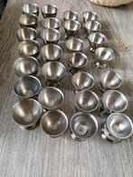 28 eierdopjes, Ophalen