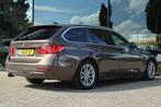 BMW 3-SERIE TOURING 320D AUT. SPORT-LINE EDE | XENON | NAVI, Auto's, Automaat, 4 cilinders, Bruin, Origineel Nederlands