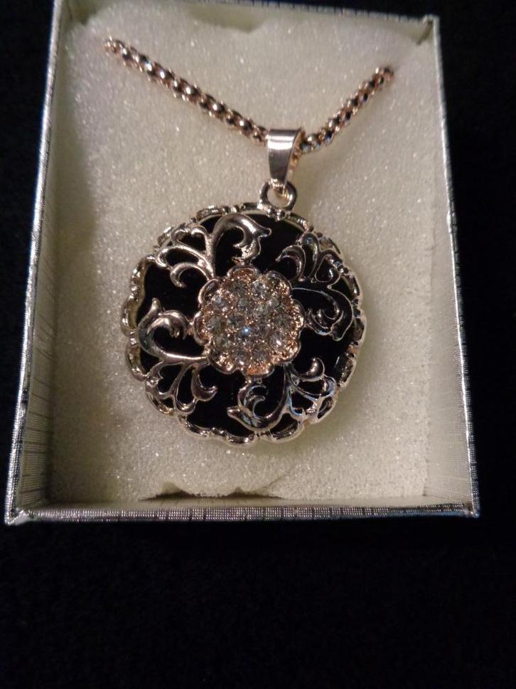 goudkl ketting met hanger in doos nr k 5346, Sieraden, Tassen en Uiterlijk, Kettingen, Nieuw, Overige materialen, Goud, Met hanger