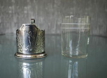 Podstakannik Theeglashouder Vrouw met Spoetnik in de hand beschikbaar voor biedingen