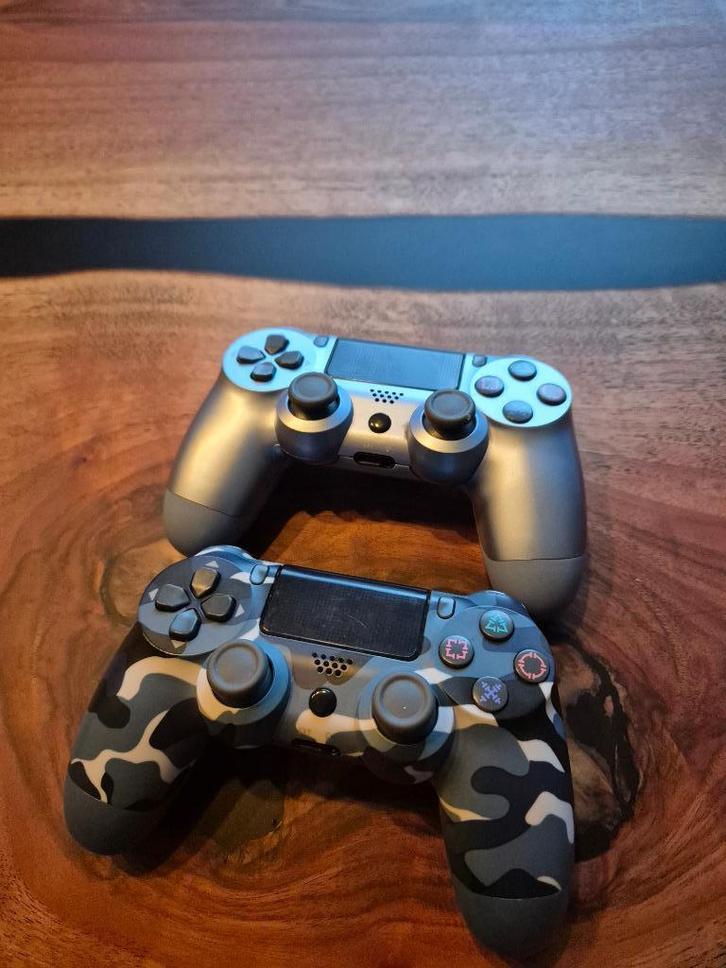 Twee maal PlayStation 4 controllers, Defect/onderdelen, Spelcomputers en Games, Spelcomputers | Sony PlayStation Consoles | Accessoires