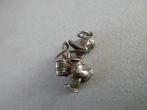 Oude bedel zilver Donald Duck/ Eend met emmer en schep, Verzenden, Zilver, Hanger