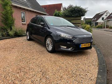 Ford focus zwart 1.5 ecoboost titanium luxe uitvoering beschikbaar voor biedingen