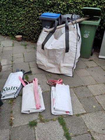 kuub zakken beschikbaar voor biedingen