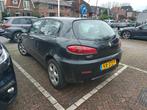 Alfa Romeo 147 1.6 T.SPARK PROGRESSION met APK tot 21-1-26, Auto's, Alfa Romeo, Voorwielaandrijving, Stof, Gebruikt, Zwart
