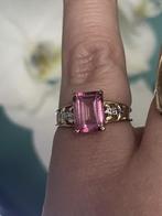 9 karaat geelgouden ring met een topaas en diamantjes, Ophalen, Zo goed als nieuw, 17 tot 18, Dame