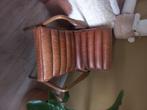 Vintage leren stoel, Huis en Inrichting, Ophalen, Gebruikt, 50 tot 75 cm, Hout
