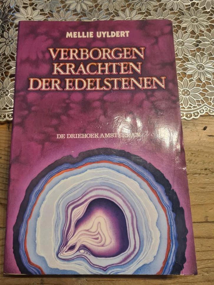 Verborgen Krachten der Edelstenen - Mellie Uyldert, Boeken, Esoterie en Spiritualiteit, Gelezen, Achtergrond en Informatie, Spiritualiteit algemeen