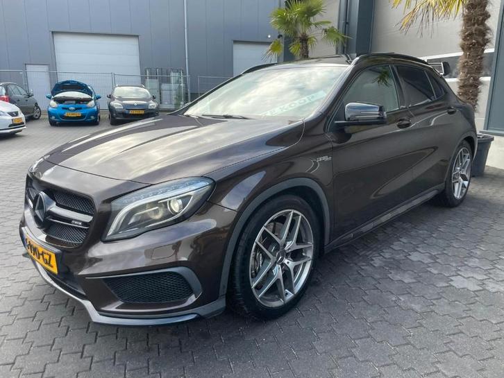 Mercedes-Benz GLA 45 AMG 2.0 381PK 4MATIC 2015 Bruin, Auto's, Mercedes-Benz, Bedrijf, GLA, 4x4, ABS, Achteruitrijcamera, Adaptieve lichten
