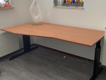 Buro bruin, in hoogte verstelbaar , 180 breed, beschikbaar voor biedingen