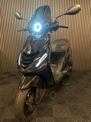 PIAGGIO ZIP 4T 2V BROM 2017 FULL OPTION GLANS ZWART beschikbaar voor biedingen