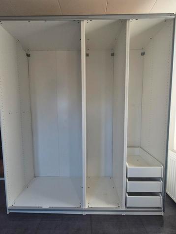 Ikea pax kast beschikbaar voor biedingen
