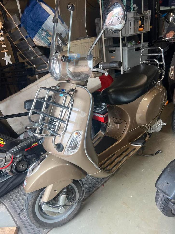 Vespa lx 50 4 takt, Fietsen en Brommers, Scooters | Vespa, Zo goed als nieuw, Vespa LX, Maximaal 25 km/u, Benzine, Ophalen