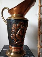 Antieke Koperen Kruik met Figuren, Ophalen of Verzenden, Koper