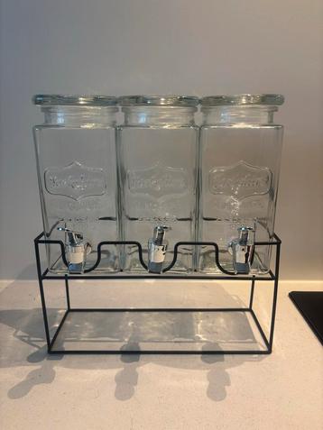 Drankdispenser met 3 glazen potten beschikbaar voor biedingen