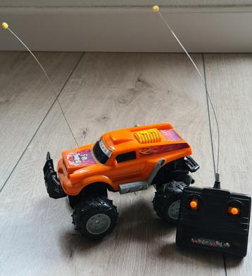 Afstandsbestuurbare monstertruck beschikbaar voor biedingen