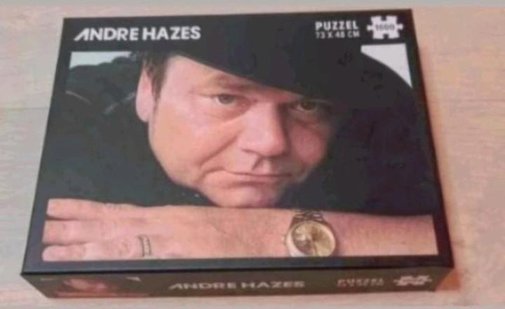 NIEUWSTAAT ANDRE HAZES PUZZEL 1000STUKJES 73X48CM GROOT, Hobby en Vrije tijd, Denksport en Puzzels, Zo goed als nieuw, Minder dan 500 stukjes