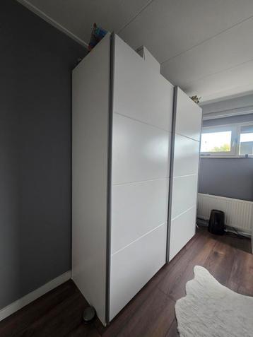 Schuifdeurkast - 205x182x60 cm beschikbaar voor biedingen