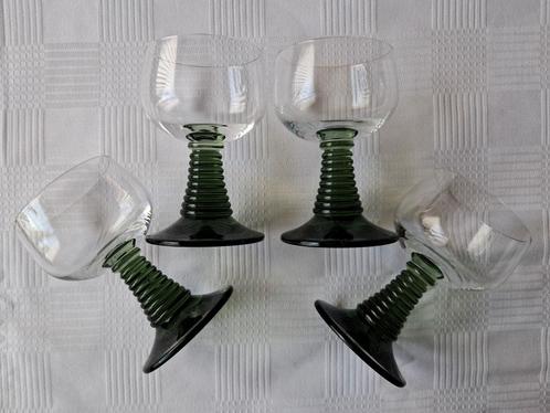 Vintage Roemer wijnglazen 4 stuks met groen geribbelde voet, Verzamelen, Glas en Borrelglaasjes, Zo goed als nieuw, Overige typen