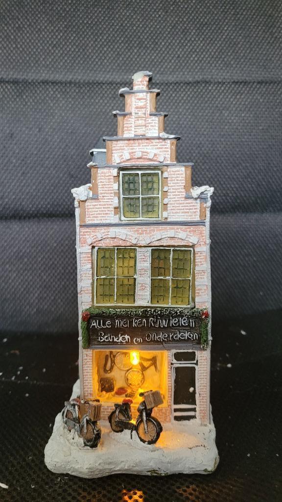 kerstdorp grachtenpand fietsenwinkel, Diversen, Kerst, Nieuw, Ophalen of Verzenden