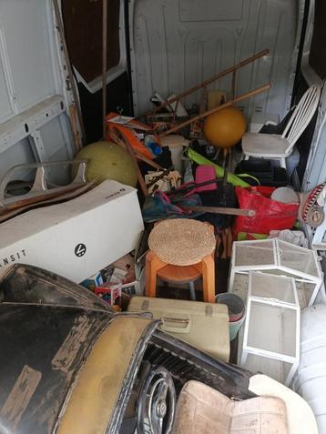 Gratis rommelmarkt spullen beschikbaar voor biedingen