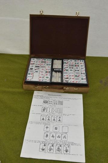 Prachtig vintage Mah-Jongg spel in luxe fluwelen kistje beschikbaar voor biedingen