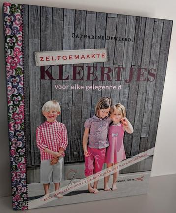 Boek Zelfgemaakte kleertjes (naaien) - Catharine Deweerdt beschikbaar voor biedingen