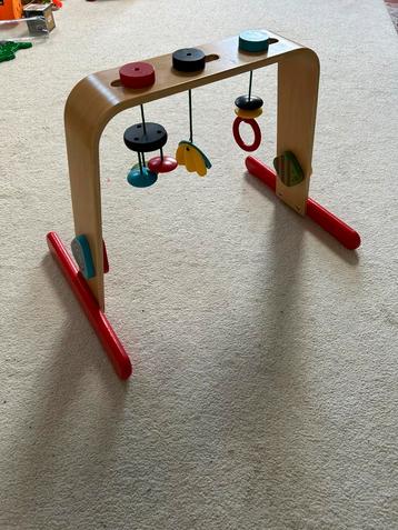 Houten baby gym beschikbaar voor biedingen