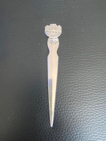 Zwaar verzilverde briefopener. beschikbaar voor biedingen